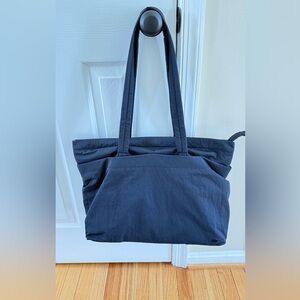 🍋 Lululemon OnMy Level 15L Tote-BLK